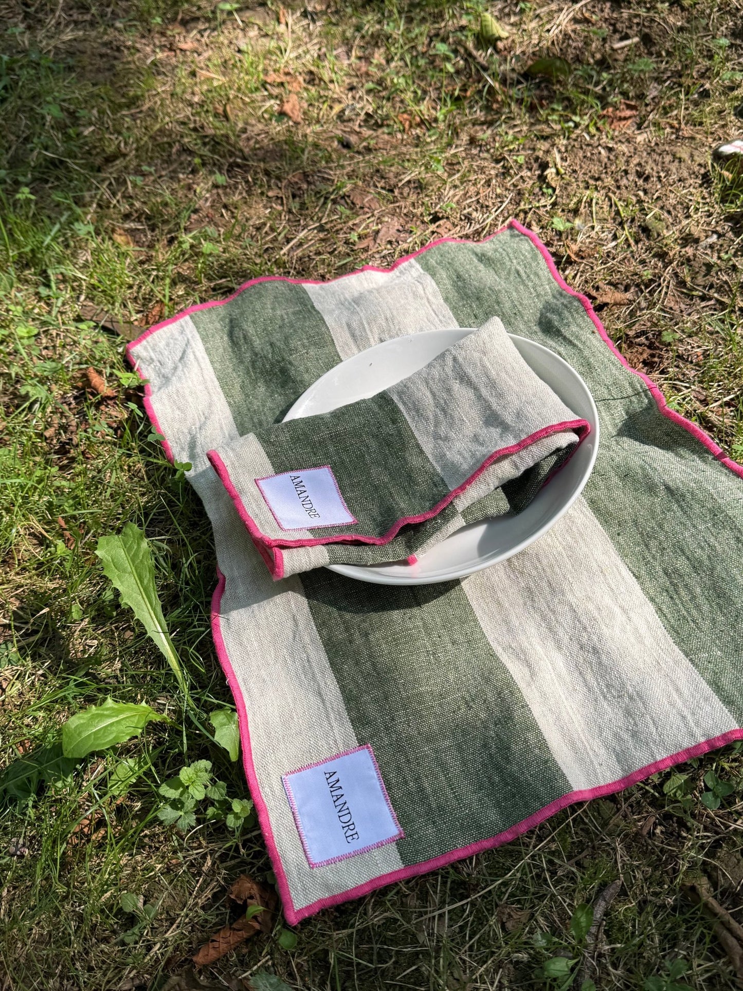 Mantel Individual Etxekoa - Rayas Verdes & Lino · Overlock Fucsia - Amandre