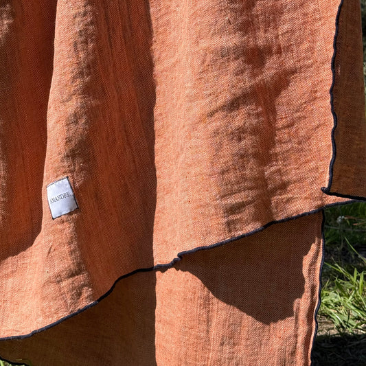 Mantel Sustraiak - Brick Espiga & Overlock Azul Marino