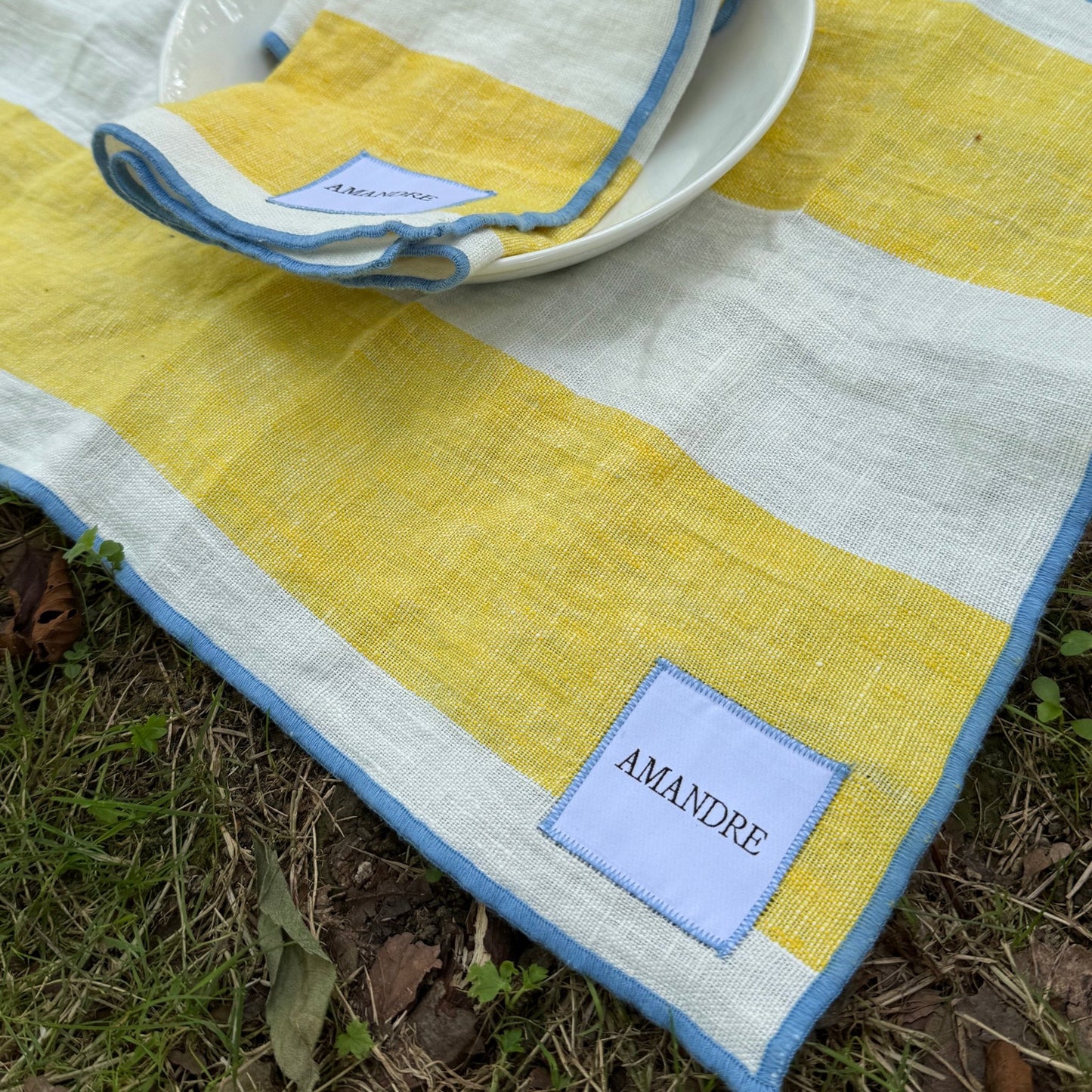 Individual Eguzkilore - Rayas Amarillo & Blanco · Overlock Celeste - Amandre