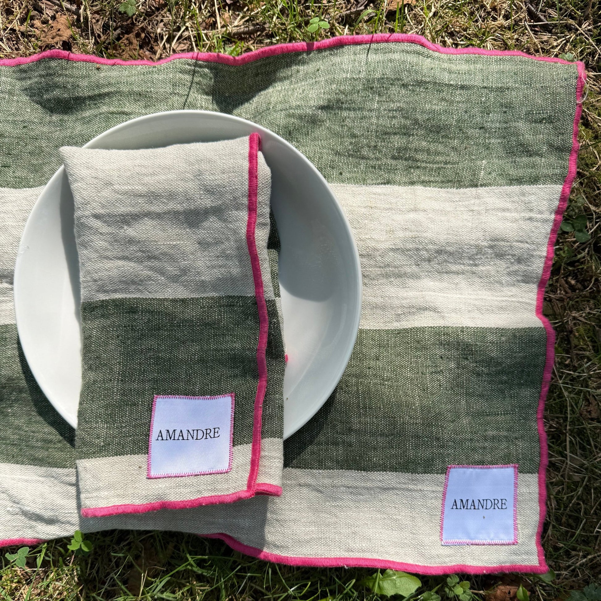 Mantel Individual Etxekoa - Rayas Verdes & Lino · Overlock Fucsia - Amandre